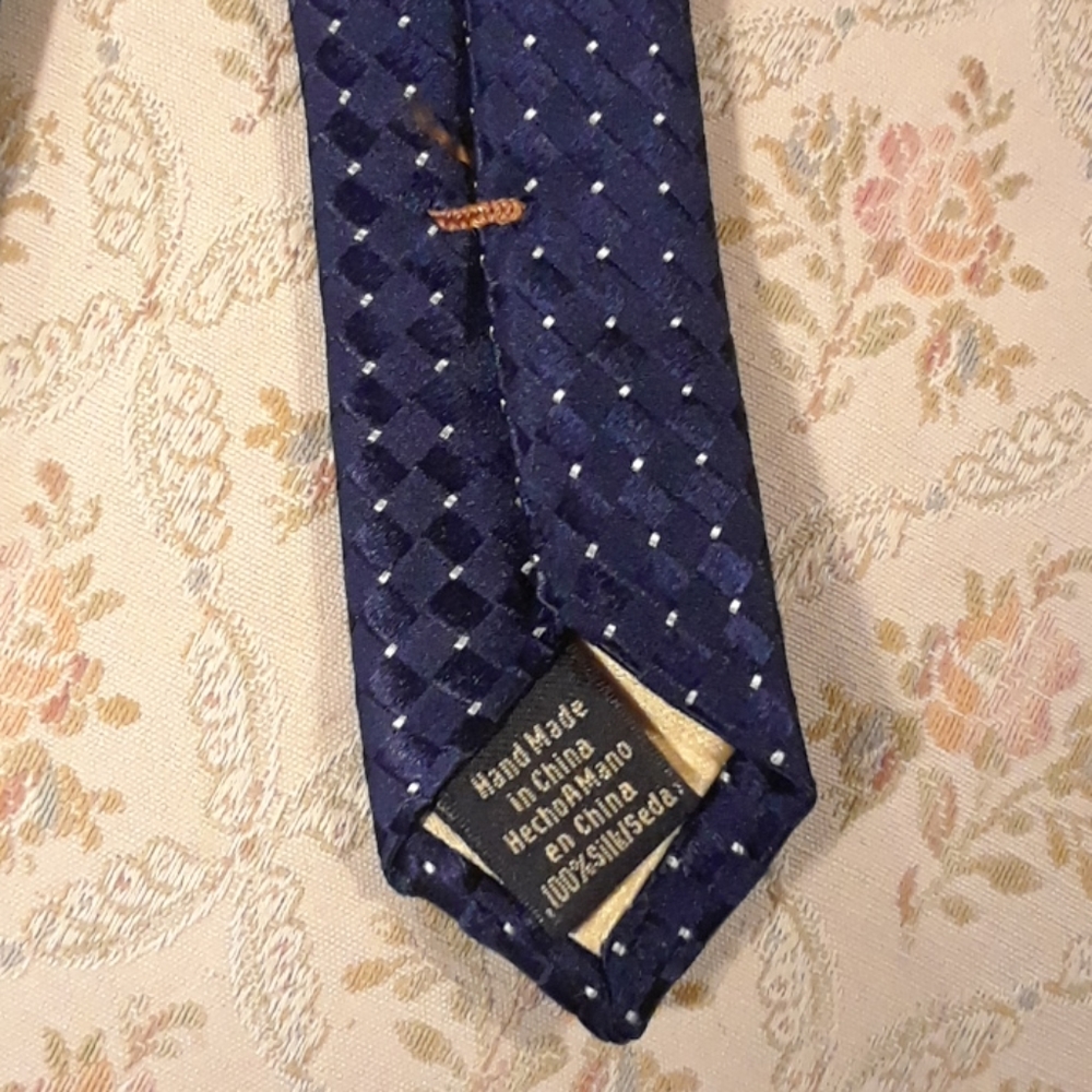Donald J. Trump Signature Collection tie - Picture 4 of 6
